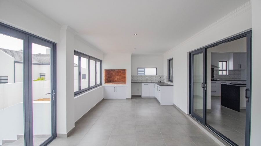 2 Bedroom Property for Sale in Britannia Beach Estate Western Cape